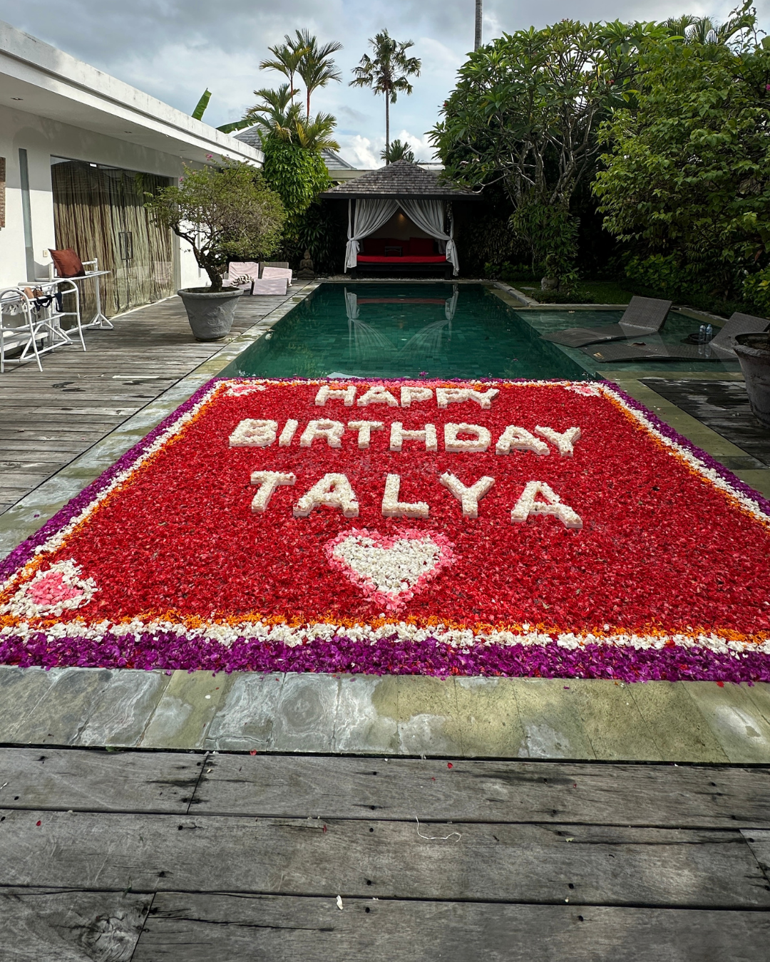 Flower Pool Bali: Personalized Pool Decoration Size