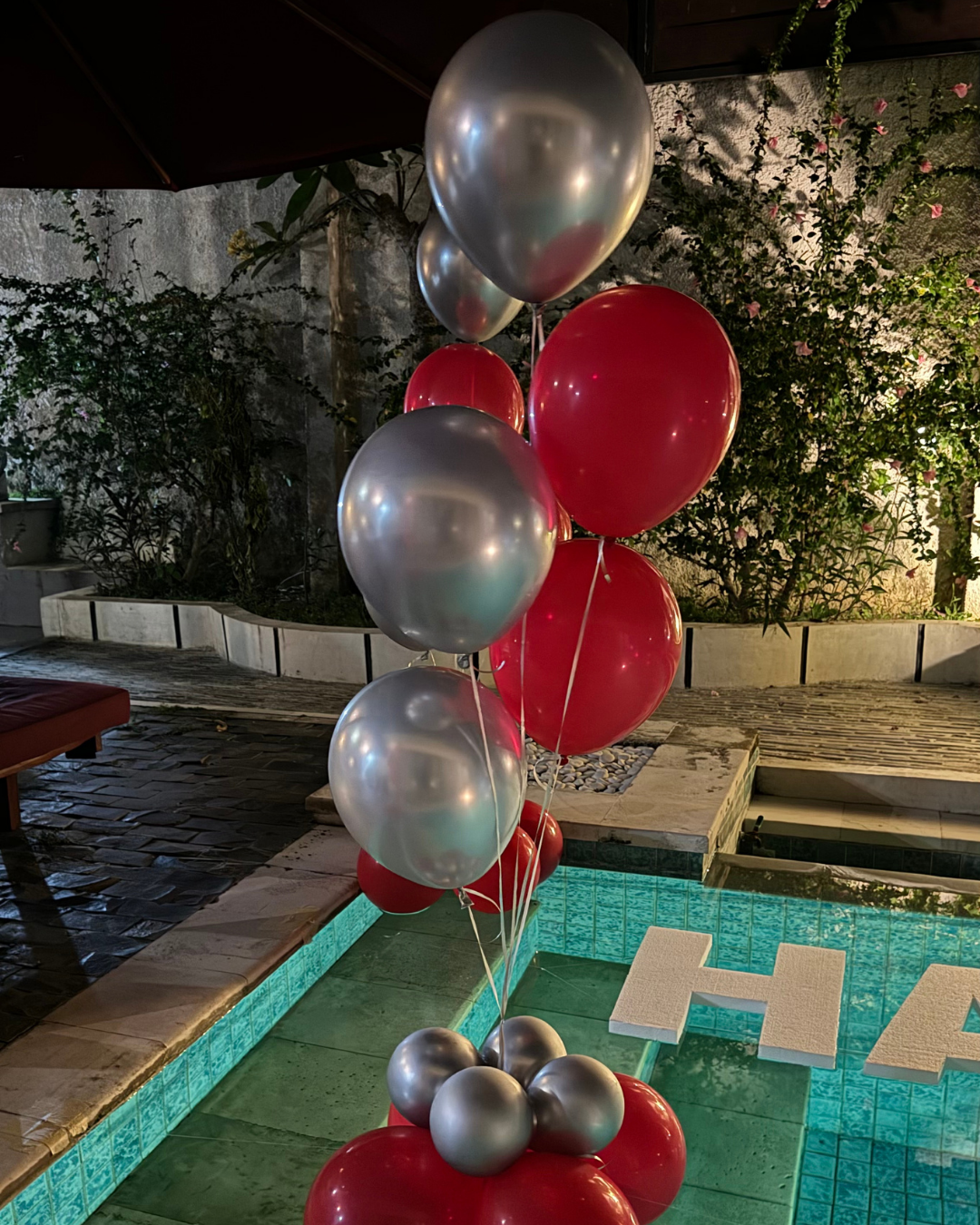 Balloon Decoration: Pool
